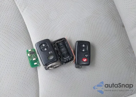 2014 Toyota Prius z USA, uszkodzony, nr VIN JTDKN3DU3E1820082